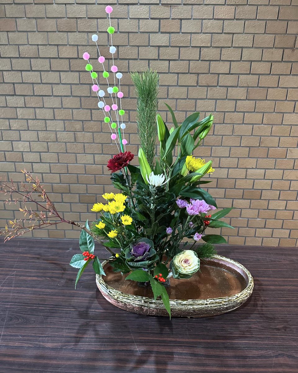 hashigami_k's tweet photo. 12月28日(木)
おはようございます。
��朝は南海千代田駅にてご挨拶。
一昨日はJAさんの生花講習後、和だいにんぐ空さんでランチ。ランチ営業はこの日が最終。寂しいな…
今日で仕事納めの会社も多いよう。
どうぞお気をつけていってらっしゃいませ！
#河内長野LOVE https://t.co/JZOZpzFY2V