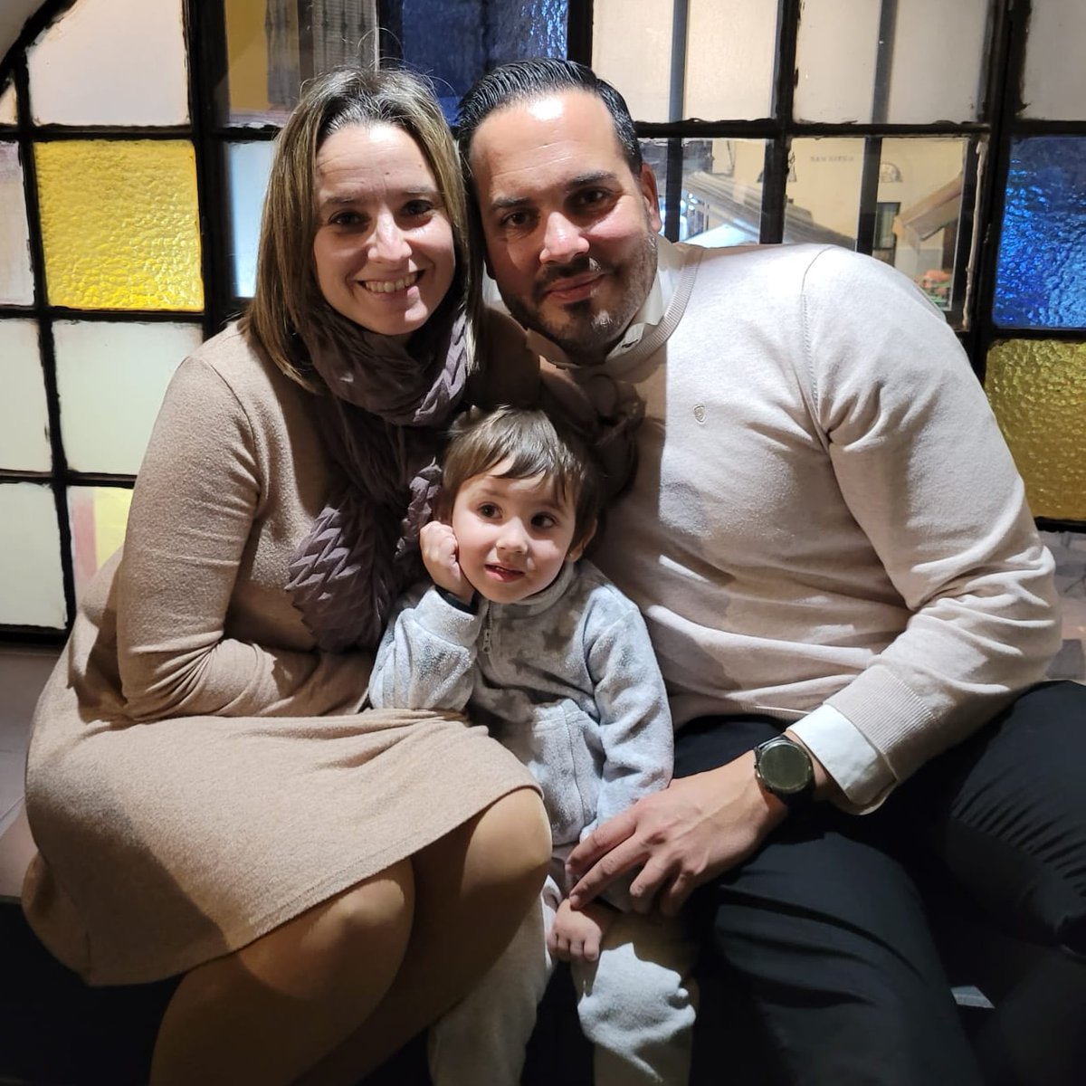Pablo_N_D's tweet photo. Noche familiar en @charlatan_cocina_desenfadada

#navidad #navidades #familia #sevilla https://t.co/cvshcSE6KG