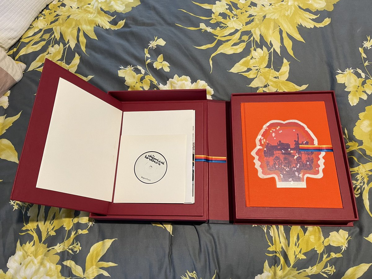 JayJay1974's tweet photo. Merry Christmas to my Chemical Brothers and Sisters @ChemBros @eddychemical 😍 https://t.co/QHZfq395xJ
