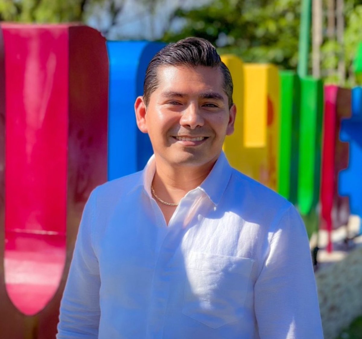 Darinelzacarias's tweet photo. El edil de Huehuetán Manuel Ángel Villalobos presentó ante @congresoChis su licencia para separarse del cargo. Manuel tiene amplias posibilidades de la reelección. Su compromiso, trabajo y resultados le dan un margen de triunfo sobre sus competidores. ¡Mucho éxito! https://t.co/TbKfshl7iy