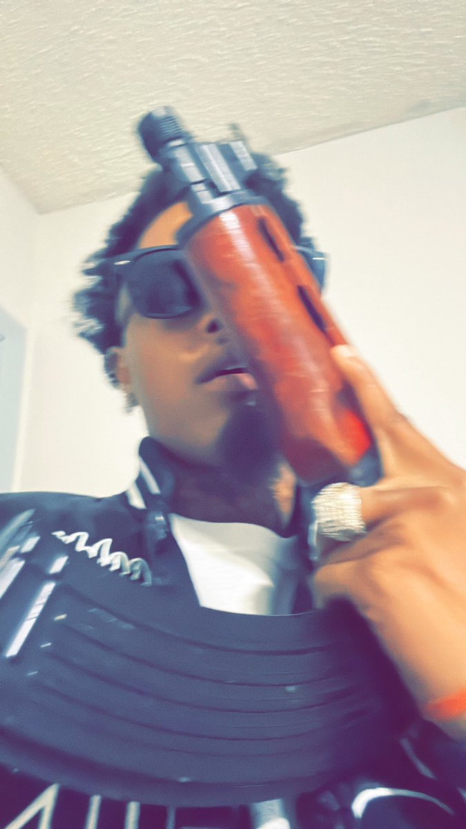 bighomie_kris's tweet photo. I Ran That Pape Up Ova Night These Niggas Mad They Money Tight🥶 #LLJUNE #LLMOODY https://t.co/CefpS8Y9pY
