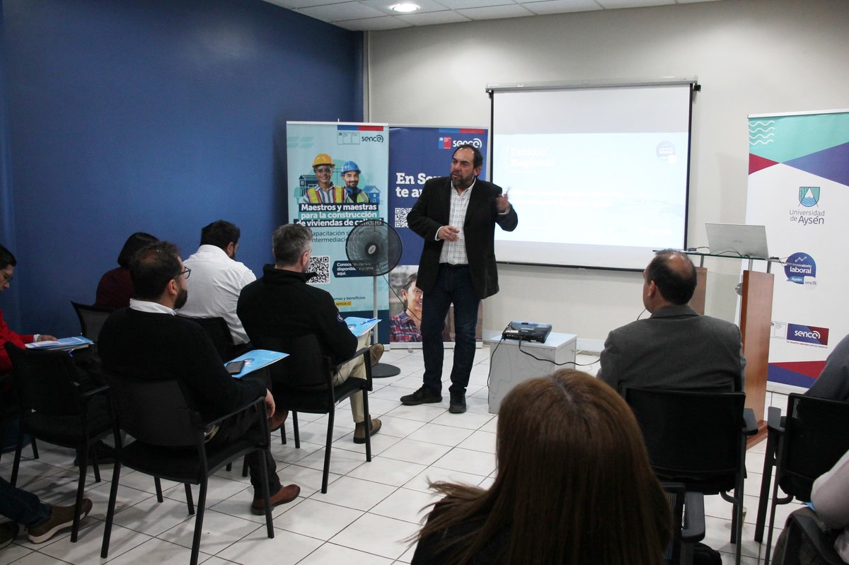 ol_aysen's tweet photo. Destacamos nota publicada en @Condoresdelbak1  #OLAysen presentó los resultados del Estudio Regional "Análisis del Mercado Laboral del Sector Construcción en la Región de Aysén"
https://t.co/AQvHIEQrPq

@SenceChile @SenceAysen @MintrabChile @UdeAysen @marcio_villouta https://t.co/gQHDIVI9dO
