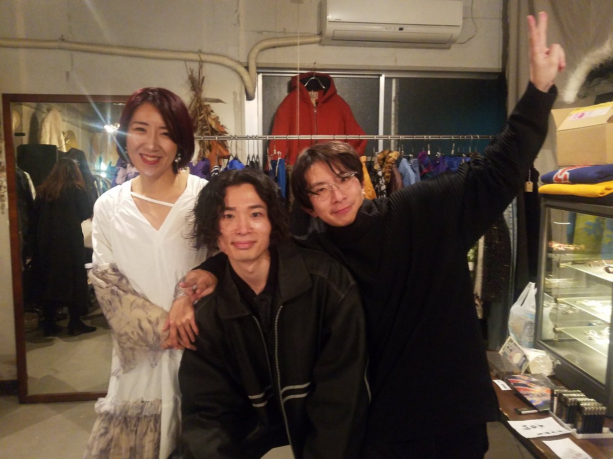 Asako39020518's tweet image. #saccharin × #showmore 
秘所地の素敵な古着屋 #アンクヴィンテージ さんの4周年記念イベント 
根津様の声、本当に美しく女神のようで、あっちゃんのピアノはとても優しくて、たいちゃんは相変わらずあたたかくて真っ直ぐ。空間全部にキュン。
2023年生きてて良かったなと思えた幸せなライブ納め。