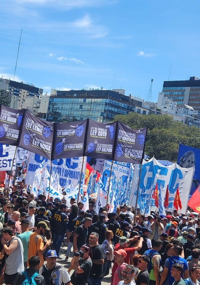 ptpcaba's tweet photo. #NOalDNU inconstitucional 
#NoALaReformaLaboral 
#NoALaEntrega del patrimonio nacional 
#LaPatriaNoSeVende https://t.co/xzgVQoa64e
