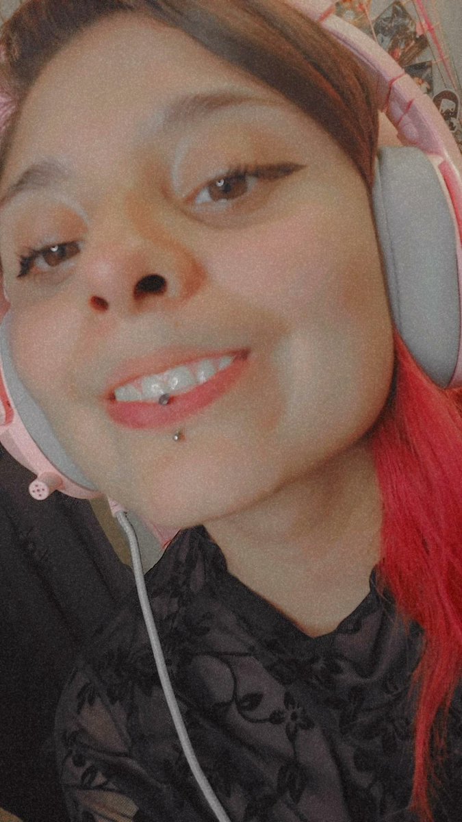 Ya estamos en vivo, hoy se retoma Alan Wake 2 y se juega Lolcito!!!! Twitch.tv/carowiza