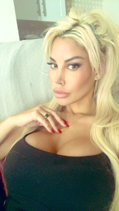 Botox fresh , ready for NYE!!! 📸😂❤️ https://t.co/ZYOSEGPqvA