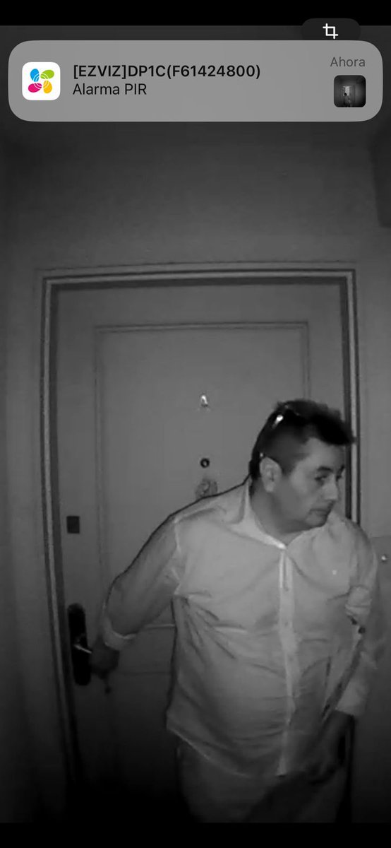 AgoRivoiro's tweet photo. La cara de quienes entraron a robar a nuestro edificio hoy. Salguero 557. Por favor difundir! Entraron haciéndose pasar por técnicos para arreglar el portero. @VivireNuevaCba @VivirEnNuevaCba https://t.co/814HV5qxSf