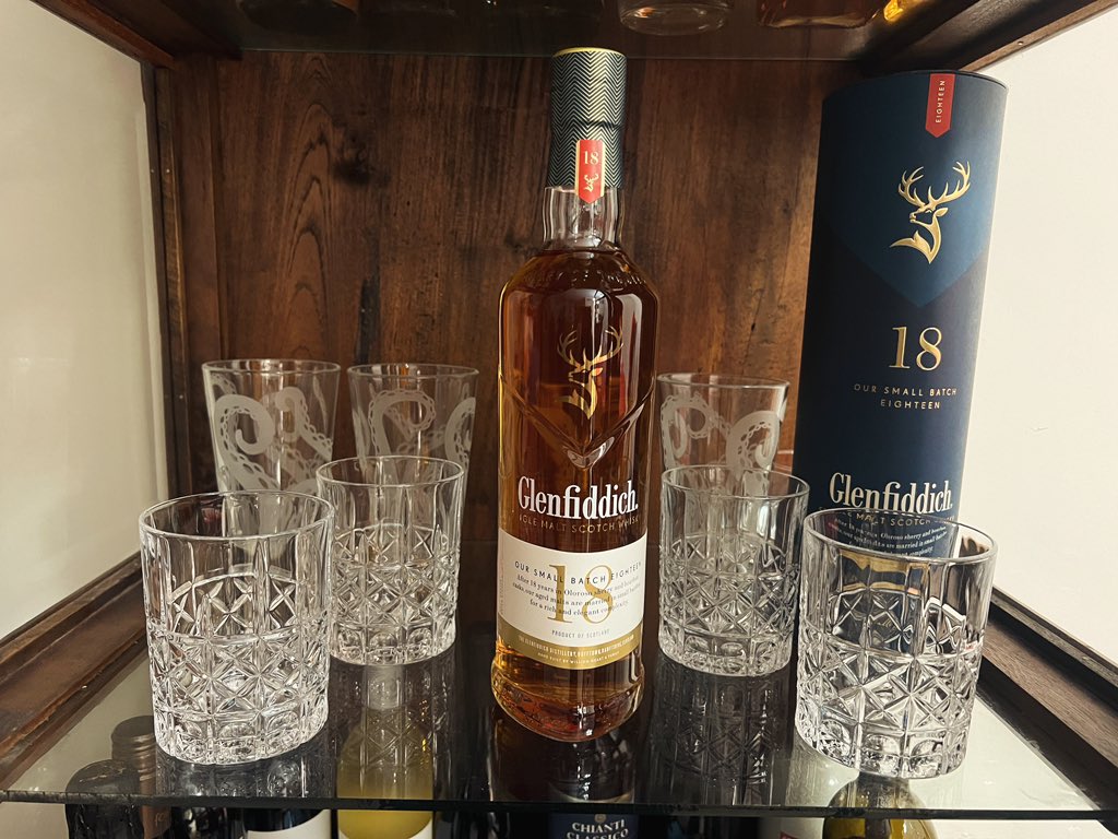 HankWH's tweet image. The latest addition to my bar cabinet deserves a shelf of its own… along with my growing collection of glassware: the latest being the Waterford Brady Double Old Fashioned set. Cheers and Thank You @lizzysapronstrings ❤️@GlenfiddichSMW