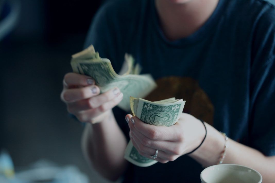 Students can make a difference in the world and build wealth through ethical investing.

Read more ➡️ greenerideal.com/news/business/…

#business #college #environment #finance #greeninvesting #students