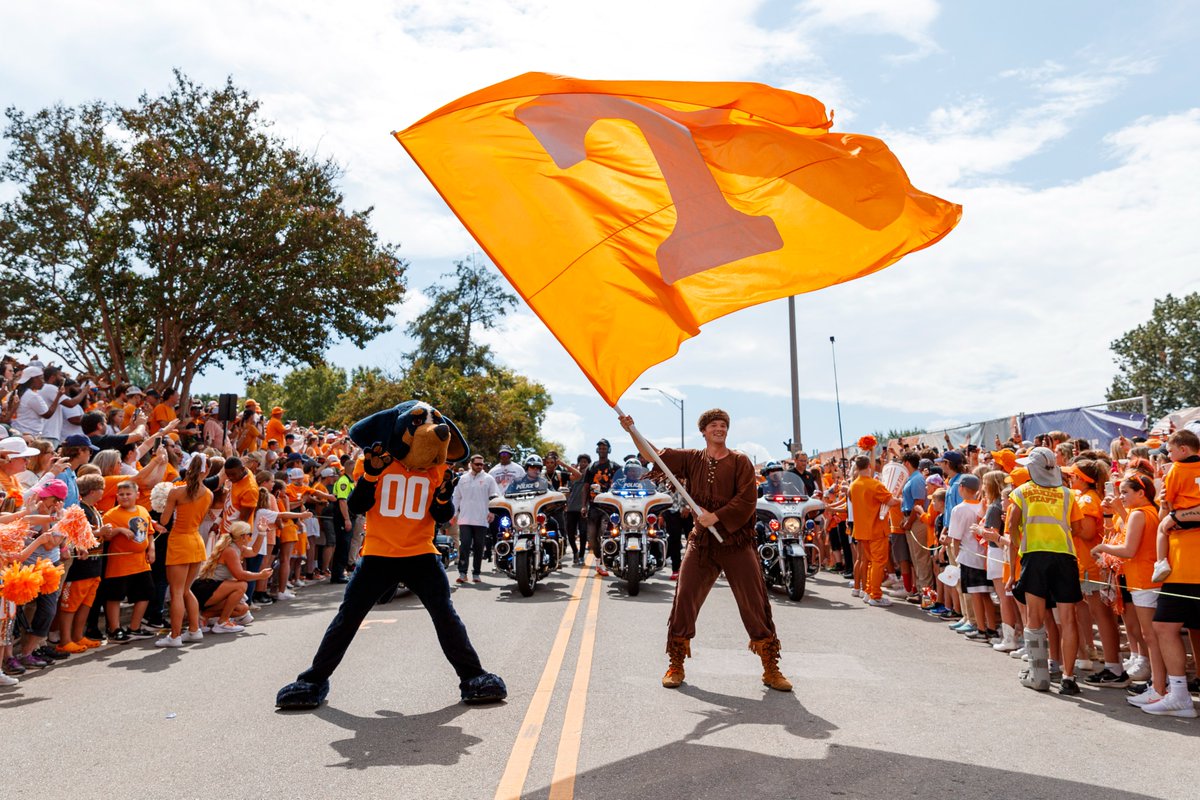 Citrus Bowl Vol Walk! We will see you there #VolNation 📅 Jan. 1 ⌚️Approx. 10:45am 📍SE Side of Camping World Stadium (Gate C) Corner of Rio Grande Ave. and West Anderson St.