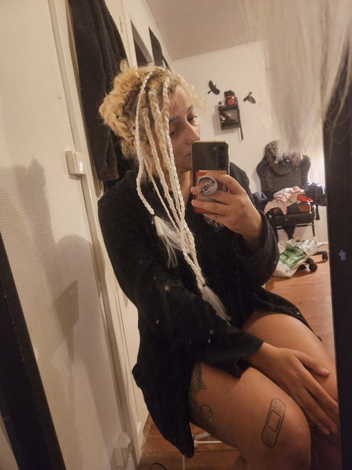 C'est tipar le tressage (je sent que &ccedil;a va me prendre 2j cette affaire vu mon etat) https://t.co/Eea<a href="/tag/stripchat"class="tags"><span>#stripchat</span></a><a href="/tag/stripchatlive"class="tags"><span>#stripchatlive</span></a>