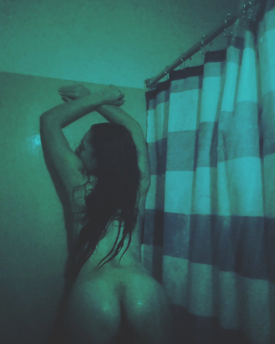HarperRae69's tweet photo. Good evening baby 😏

https://t.co/1LjDdhcyy0

#hornyshower #wetforyou #onlyfansbabe https://t.co/28UGdVqdaP