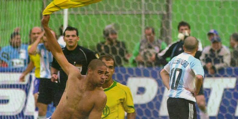 OficialSala12's tweet photo. "Você nos tirou uma Copa América no último segundo. Filho da puta!"

- D'Alessandro para Adriano, no Jogo das Estrelas

KKKKKKKKKKKKKKKKKKKKKK https://t.co/PMHn1oKkZn