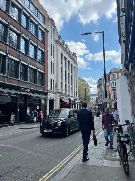 อรุณสวัสดิ์ครับคนเก่ง💐
ขอให้เริ่มต้นวันอย่างสดใสได้กินของอร่อยๆได้ทำในสิ่งที่ชอบและได้ยิ้มกว้างๆทั้งวัน ขอให้เป็นวันที่น่ารักเหมือนกับเธอนะครับ