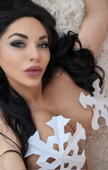 I made these myself! #DIY #pasties #snowflake https://t.co/wJq8jNZljx<a href="/tag/diy"class="tags">#DIY</a><a href="/tag/pasties"class="tags">#pasties</a><a href="/tag/snowflake"class="tags">#snowflake</a>