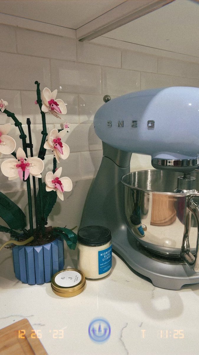 KweenChai's tweet photo. ive been mia but we just moved and more baking content (and streams?) to come in the new year ✨ https://t.co/GrmeeLFgpd