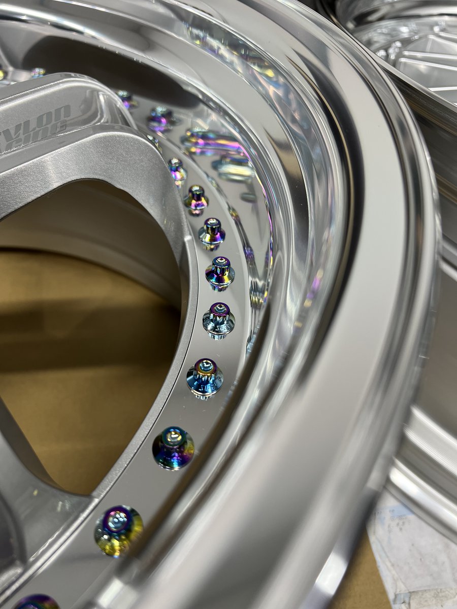 webMALUZEN's tweet photo. SUPER STAR新作紹介
【CHEVLON RACING S3】
シェブロンレーシング・エススリー
マルチピースホイールの醍醐味
「リム深度」に拘った完全新作シェブロン!
※これ現物まじで惚れます!
深リムに拘るあなたへ
#chevlonracing #chevlon
#chevlonracings3
#シェブロンレーシング
#リム #深リム https://t.co/Ll25FVVqI0