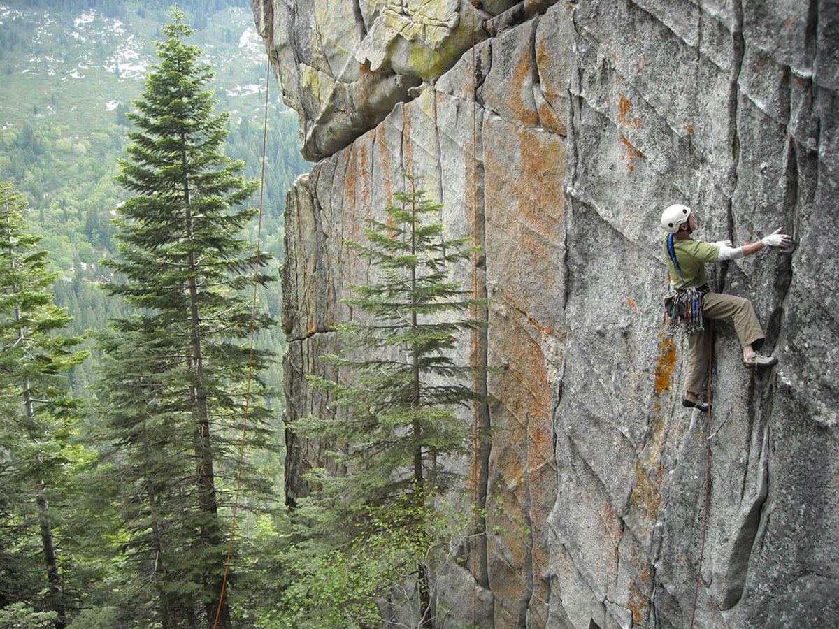 DYK? El Dorado County is a world-class rock climbing destination with a variety of climbing and bouldering year round for all abilities. bit.ly/44wJUlC