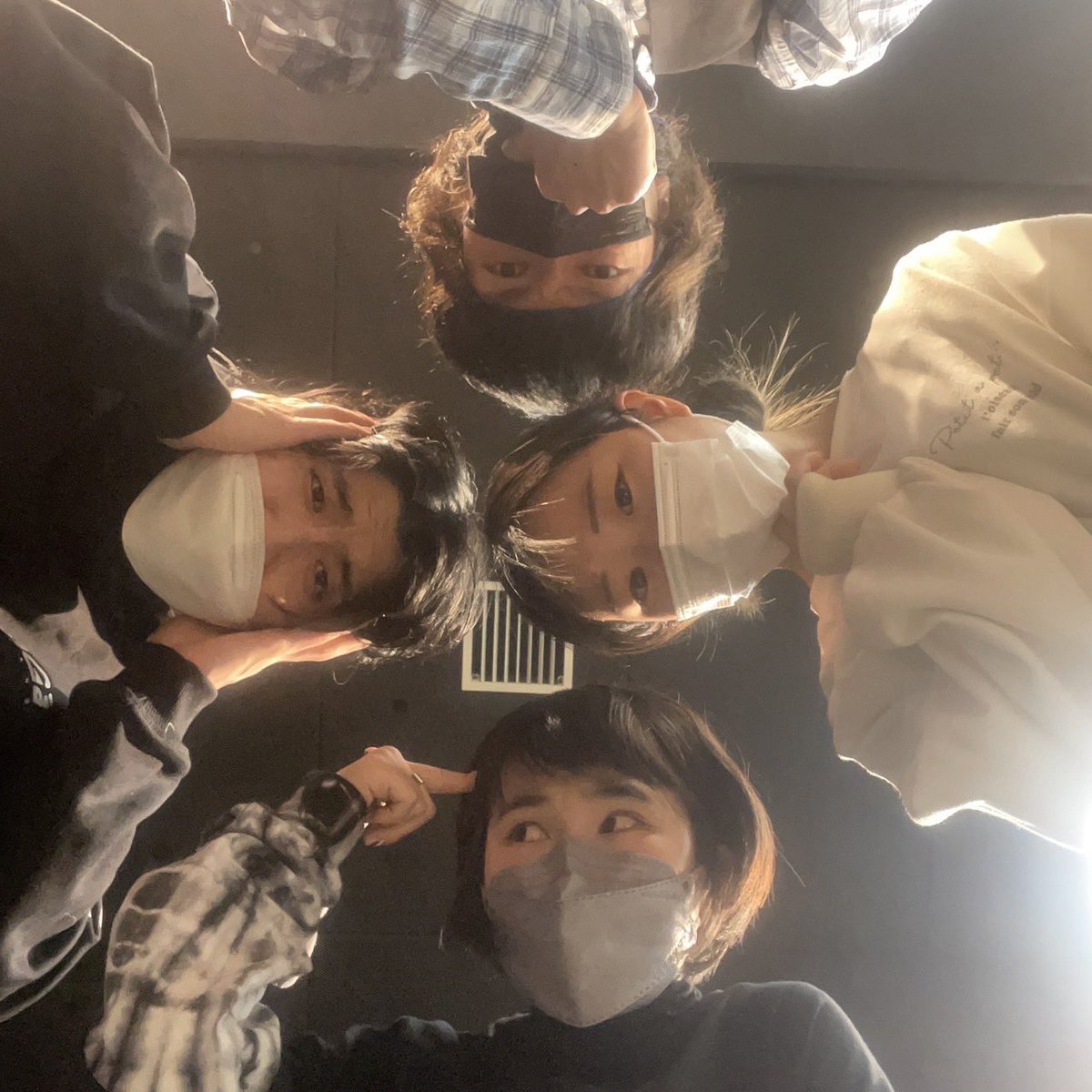 おはようございます☀️
シリウスクラスです！！

もうすぐ卒業公演…ということで､これから3週間に渡り公演の舞台裏をご紹介⸜🙌🏻⸝‍
トップバッターは男女デュエットチーム‼️
衣装選びに苦戦中…服から見たらこんな感じかな？ꉂ🤭

1月21日日曜日 14時開演💃💓🕺
沢山のご来場お待ちしてます🍀