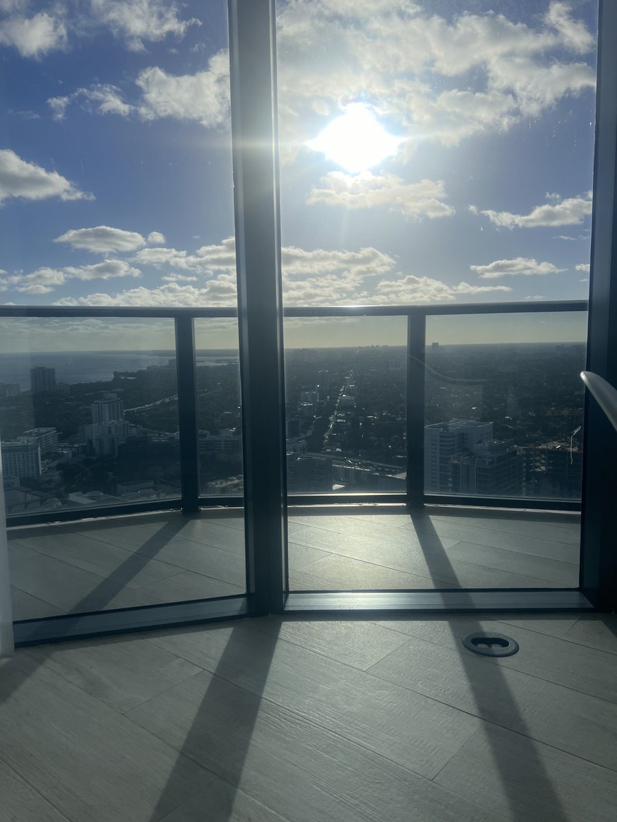 DrRewire's tweet image. Taking a breather under the Miami sun was a much-needed recharge after a month on the move. Can't beat the feeling, but wouldn't trade this hustle for anything. #UltimateLife