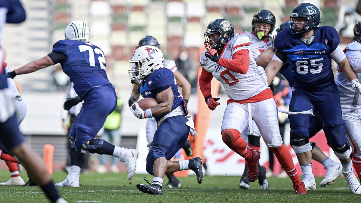 IvyLeague's tweet photo. 𝗧𝗢𝗣 𝗠𝗢𝗠𝗘𝗡𝗧𝗦 𝗢𝗙 𝟮𝟬𝟮𝟯.

The one where Ivy League football traveled halfway across the world to share, promote and play the game they love. 🌿🏈

📰 » https://t.co/dvdu53gBV8 https://t.co/HSaJ3Pa32A