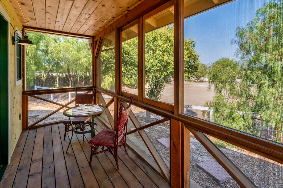 ParadisRetreats's tweet photo. Vineyards and horse country surround the spacious, centrally-located Farm House  Retreat.

3 Bed
2 Bath
Sleeps 6

https://t.co/MtQ4NYX9uw

#ParadiseRetreats #SeeSB #VisitSantaBarbara #VIsitCali #BookDirect #VacationRentals #DreamVacation #ExploreCali #LuxuryTravel https://t.co/bh8tLdi6oO