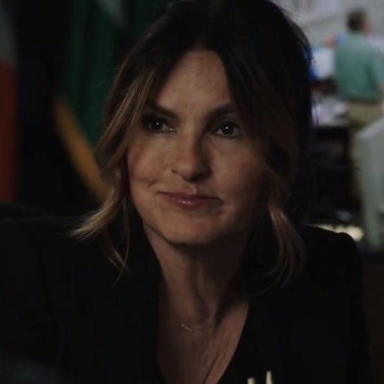 oliviaxstabler's tweet photo. Mariska Hargitay as Olivia Benson https://t.co/rX6HpsupB7
