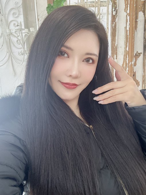 おはようございます☺️

今日めっちゃレアな美人さんとコラボします！お楽しみに❤️ https://t.co/Oyrdt38Nr4