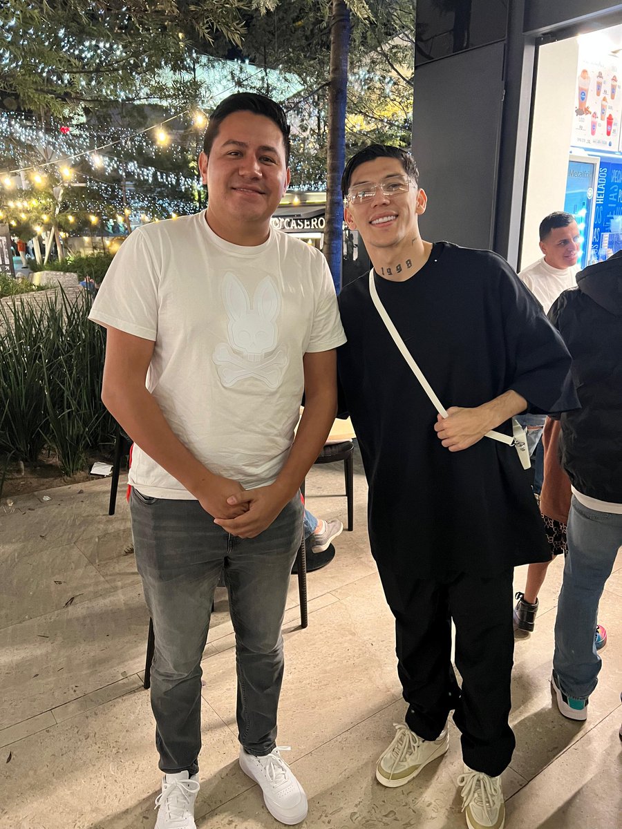 Colmenares9310's tweet photo. Lo ví comprando un doriloco en Andares y me confirmó que llega al ave @JessEspitia27 
RT masivo https://t.co/Xjph3ZoDV7