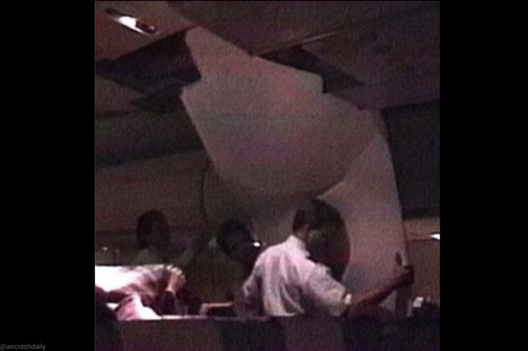 OnDisasters's tweet photo. #OTD in 1997: United Airlines Flight 826, a B-747, is damaged by severe turbulence over the Pacific, 1000 mi East of Japan. Crew was able to land safely, one passenger later dies. Case alerted to the difficulty of obtaining adequate weather forecasts of over-ocean turbulence. https://t.co/YCbmVnqqa3