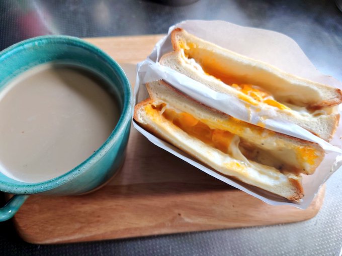 卵とチーのホットサンドバチュ 