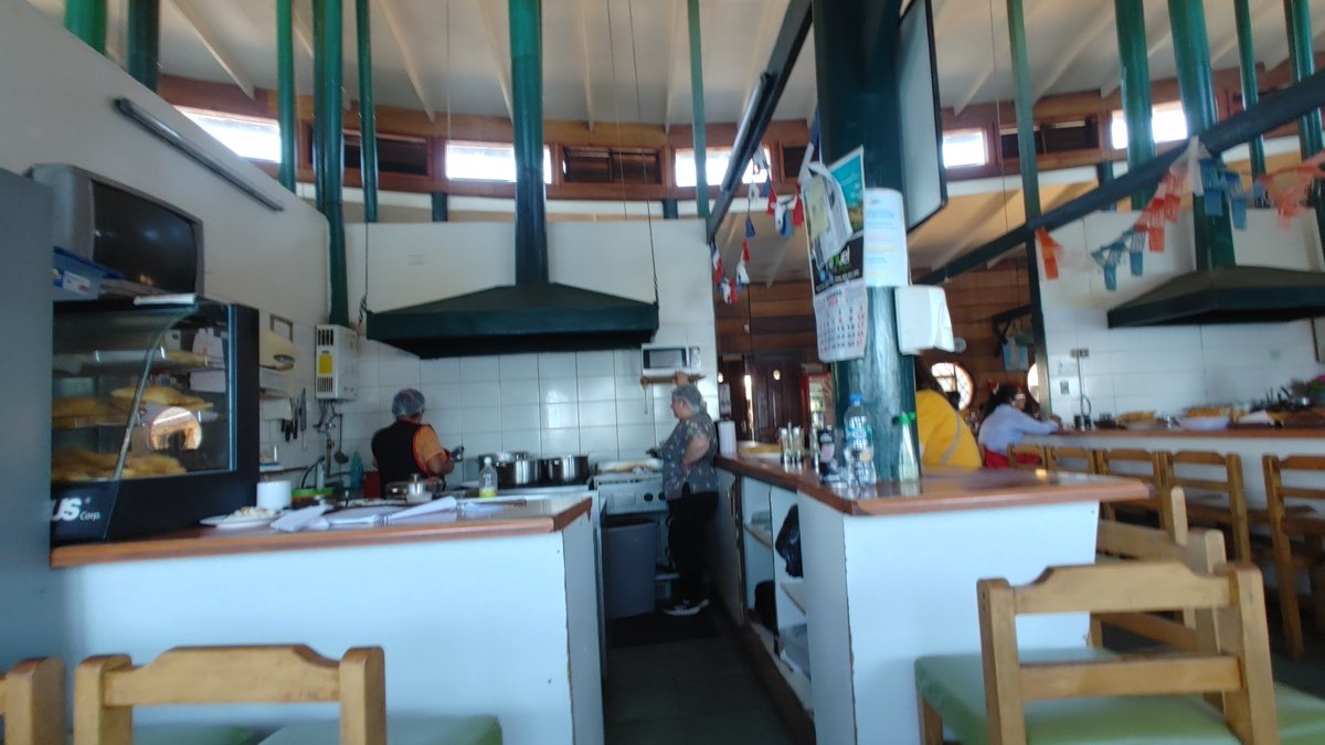 duffilled's tweet photo. A #curanto (seafood and potato bake) lunch at one of the stalls in #Dalcahue's market. #Chiloé https://t.co/Vnf68FQvZw