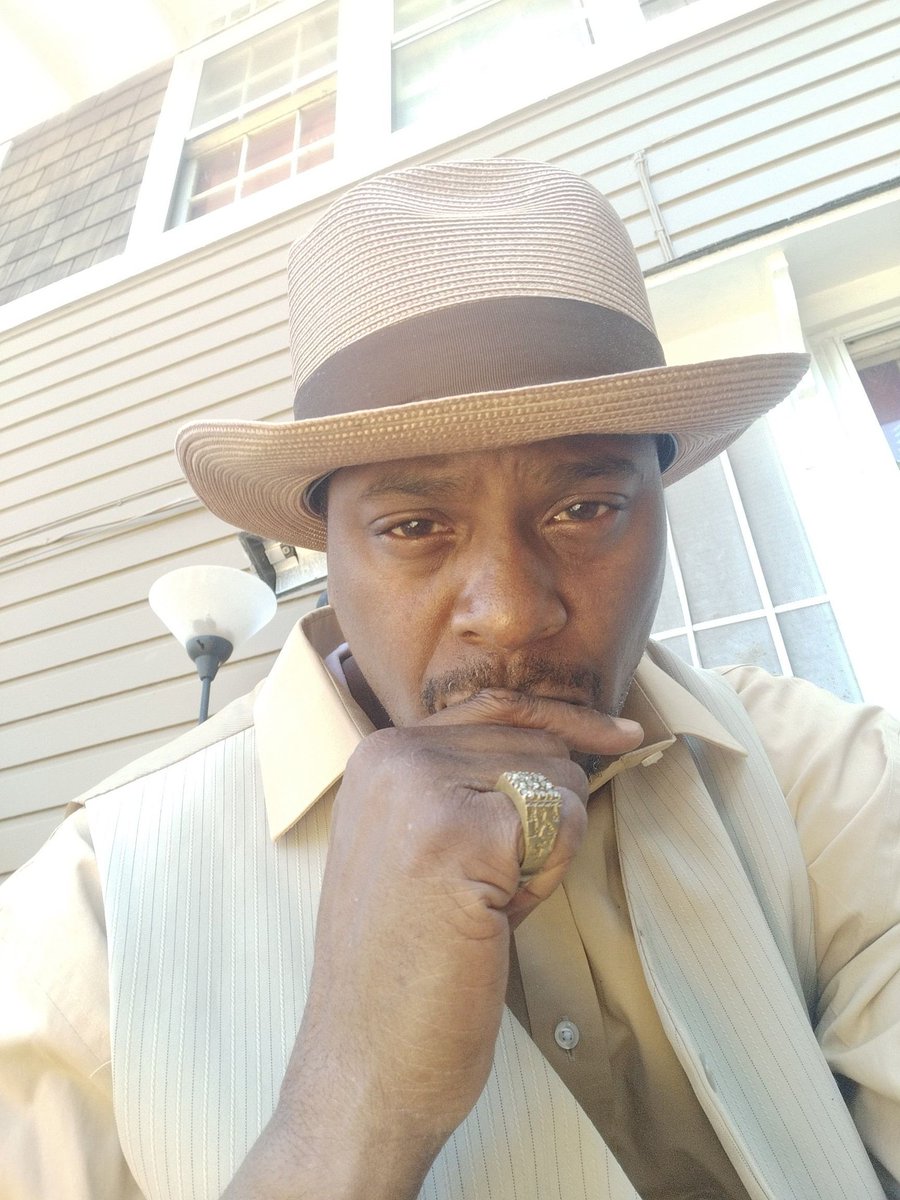 7legend__'s tweet photo. On my RonLee shit...BIIIOOOTTTCHHH! #RIHPops🙏🏾❤️🙏🏾 https://t.co/DJe4t4y3Vo