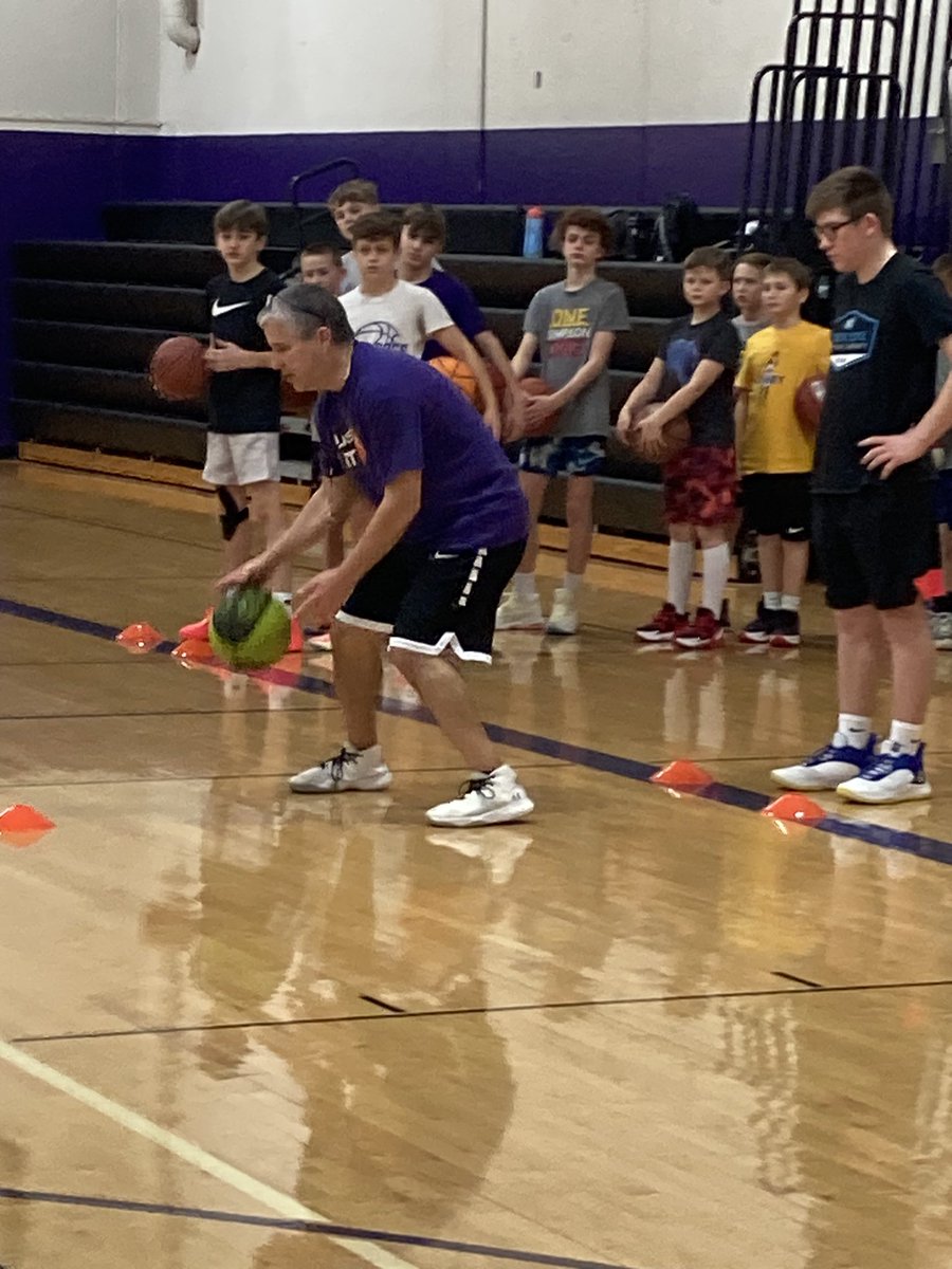 CoachBMWWhite's tweet photo. What a great day of basketball!! Our 1st “Light It Up” Clinic was a huge success!!! Being able to start these clinics in the “Chris Street” gym was AWESOME!!! https://t.co/uPZqgoIVIG