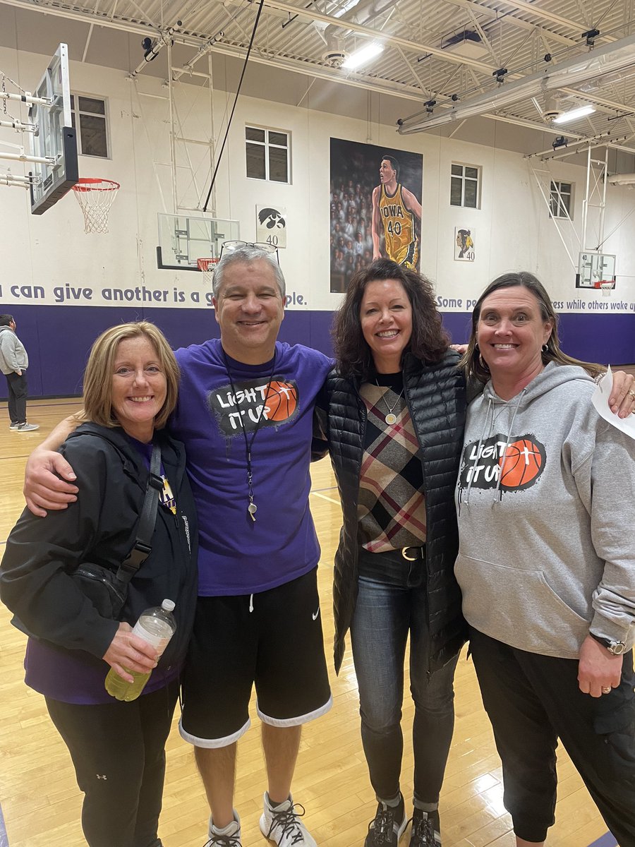 CoachBMWWhite's tweet photo. What a great day of basketball!! Our 1st “Light It Up” Clinic was a huge success!!! Being able to start these clinics in the “Chris Street” gym was AWESOME!!! https://t.co/uPZqgoIVIG