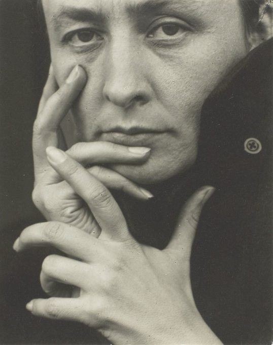 Georgia O'Keeffe and Elon really look alike https://t.co/6ymAyRVBMx<a href="/tag/autism"class="tags"><span>#autism</span></a>