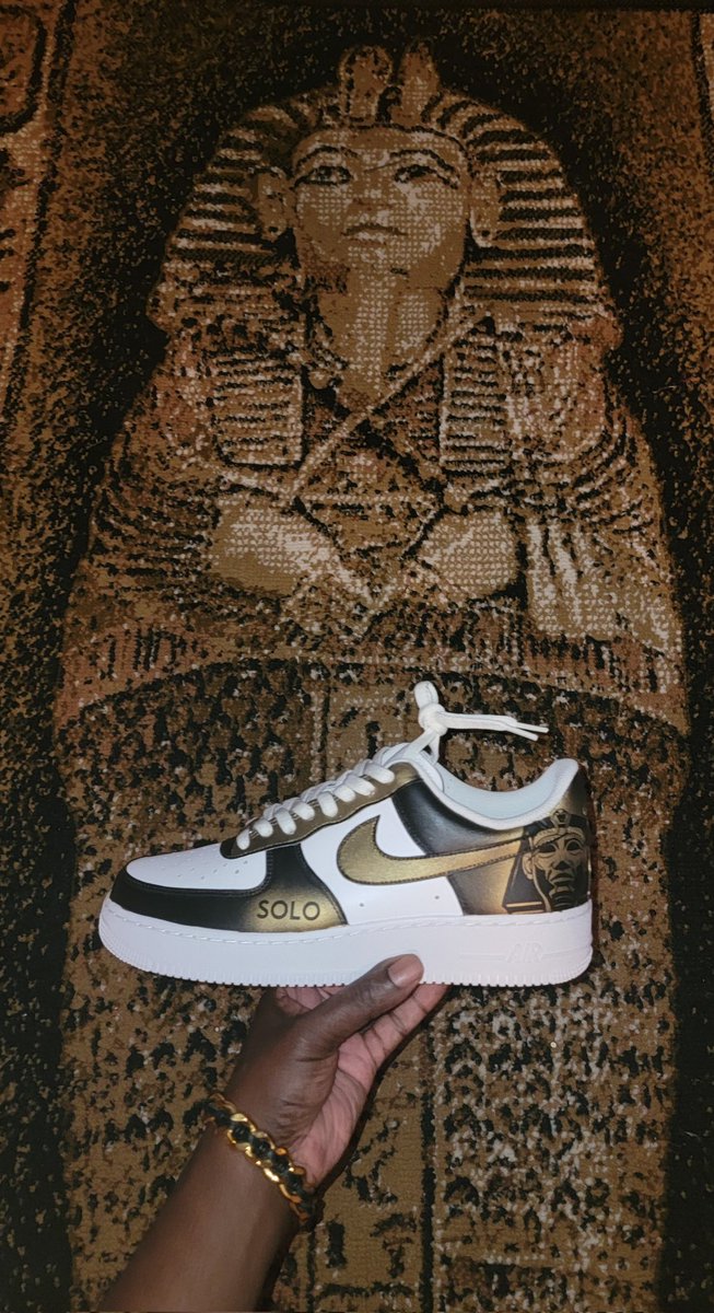 MarcWatkinsEsq's tweet photo. Shout out to @EddieBCustoms for my custom #AirForce1s #AF1s #AlphaPhiAlpha🤙🏿 #APhiA🤙🏿 #FirstOfAllServantsOfAll @AtlBlerd https://t.co/GQ68wBs3R5