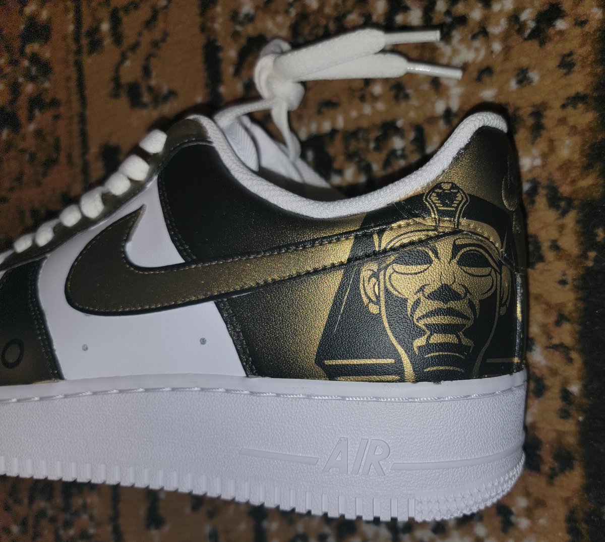 MarcWatkinsEsq's tweet photo. Shout out to @EddieBCustoms for my custom #AirForce1s #AF1s #AlphaPhiAlpha🤙🏿 #APhiA🤙🏿 #FirstOfAllServantsOfAll @AtlBlerd https://t.co/GQ68wBs3R5