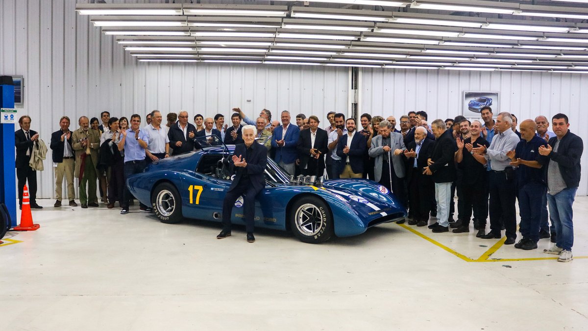motoresapleno's tweet photo. #Ford #Argentina homenajeó a Heriberto #Pronello en reconocimiento a su trayectoria como #diseñador y #constructor, y al desarrollo del #SportPrototipo #HuayraPronelloFord. #motoresapleno #automovilismo #motorsport #industria
https://t.co/bL5VWBNa7p https://t.co/10gku8sXxb