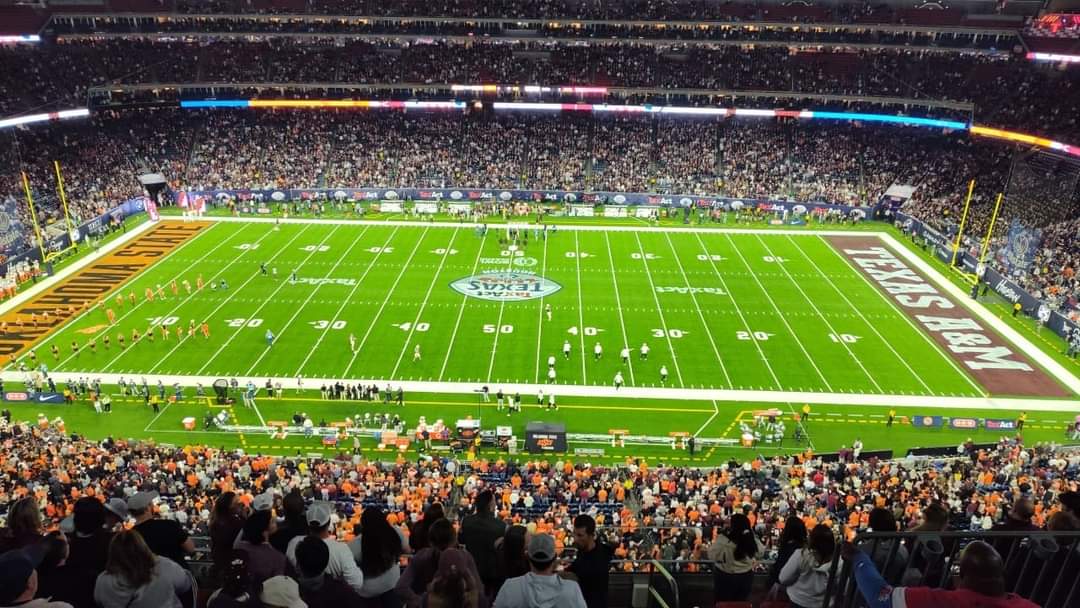 Thank you @THSCAcoaches for the tickets to the @TexasBowl!
#BowlSeason