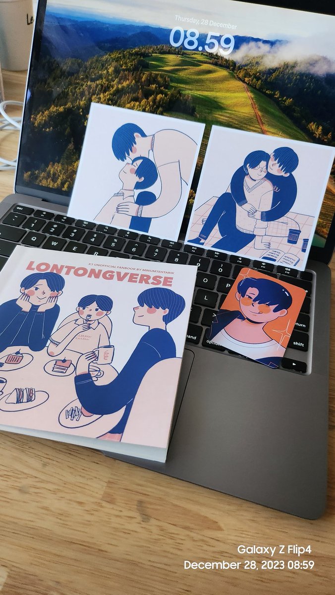 ThePotatoBitch's tweet photo. YEAY!! Makasih banyak kak Siskaaaaa @minumtehtarik 🧡💙 https://t.co/FprZhA2wlN