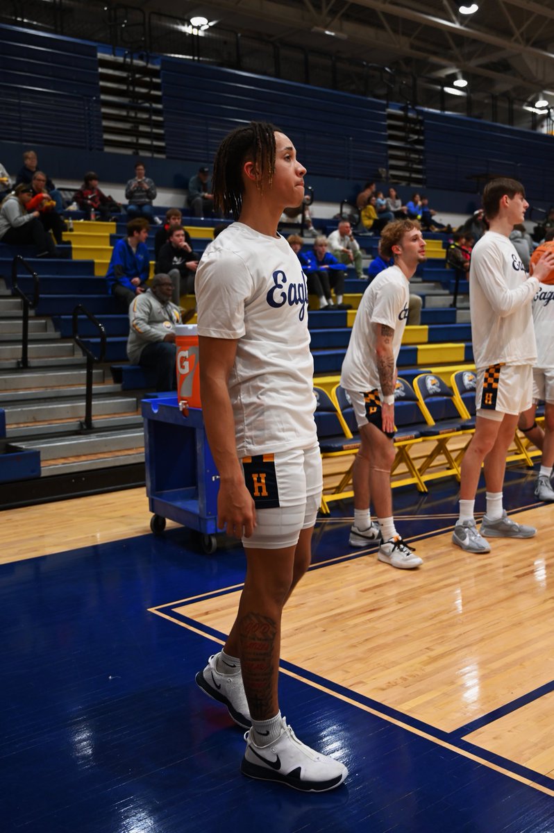 The Eagles soared above CC Parkside for a win Wednesday night. Final score: 49 - 33. @HedgesvilleMBB @KPittsnogle24 @XDJK2305 @DWilmer10 #wvprepbb