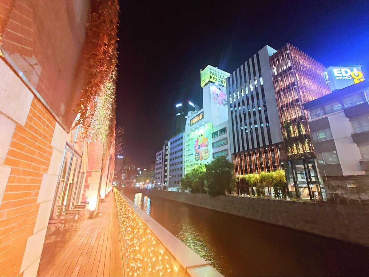 takasanvoice's tweet photo. マーチエキュート神田万世橋 イルミネーション
【東京都千代田区】
100年以上も前に建てられた赤レンガ建造物は荘厳で、温かみのあるイルミネーションが、カップルや夫婦の記念日を彩ります。マーチエキュートからは秋葉原の街並みが見られます。
#マーチエキュート神田万世橋イルミネーション
#万世橋 https://t.co/LXfUDf8BbO