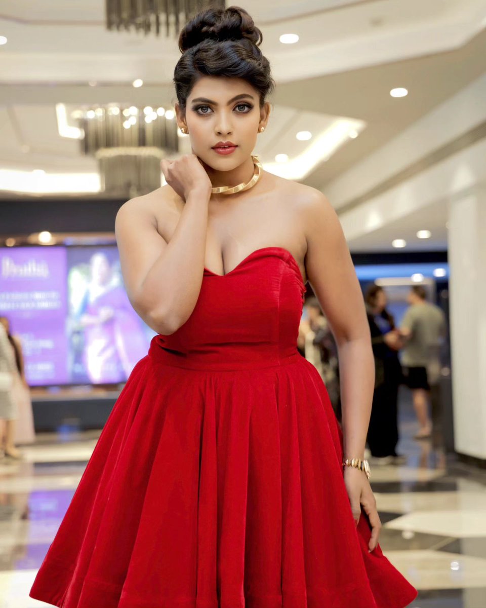 Madhuri Pawar Ultra Glam in Red Outfit 

#MadhuriPawar #Actress #Actresshot #Bollywood #bollywoodactress #fashion #Glam #exotic #Armpit