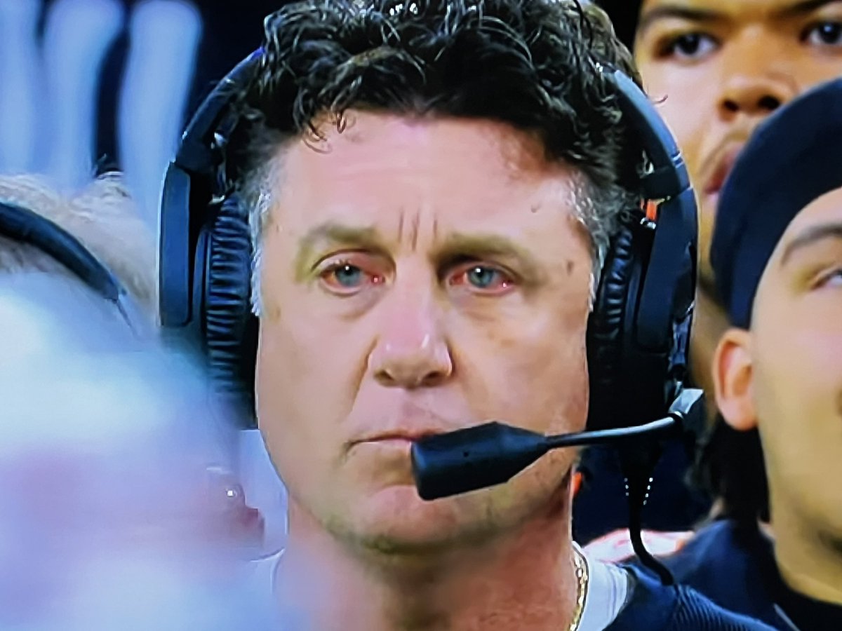 Is Mike Gundy visibly high on the sidelines?

#okstate
#TexasBowl