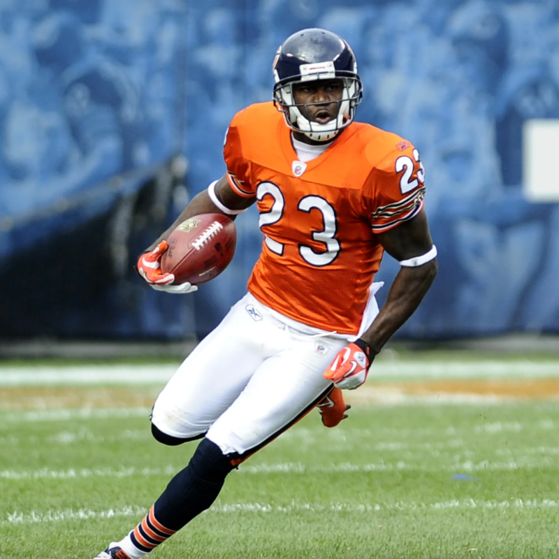 ChicagoBears's tweet photo. Congrats to @D_Hest23 on being named a @ProFootballHOF Finalist! 👏