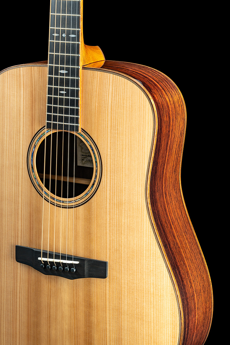 morrisguitars's tweet photo. Japan Forest Series
HAND MADE PREMIUM
M-102OC
煌びやかな高音域と柔らかな中音域をもつ飫肥杉とローズウッドの組み合わせにより、力強い中低域と繊細さを兼ね備えた絶妙のバランスが特徴。
#MorrisGuitars #AcousticGuitar #JapanForest https://t.co/ciLsGoc6yn