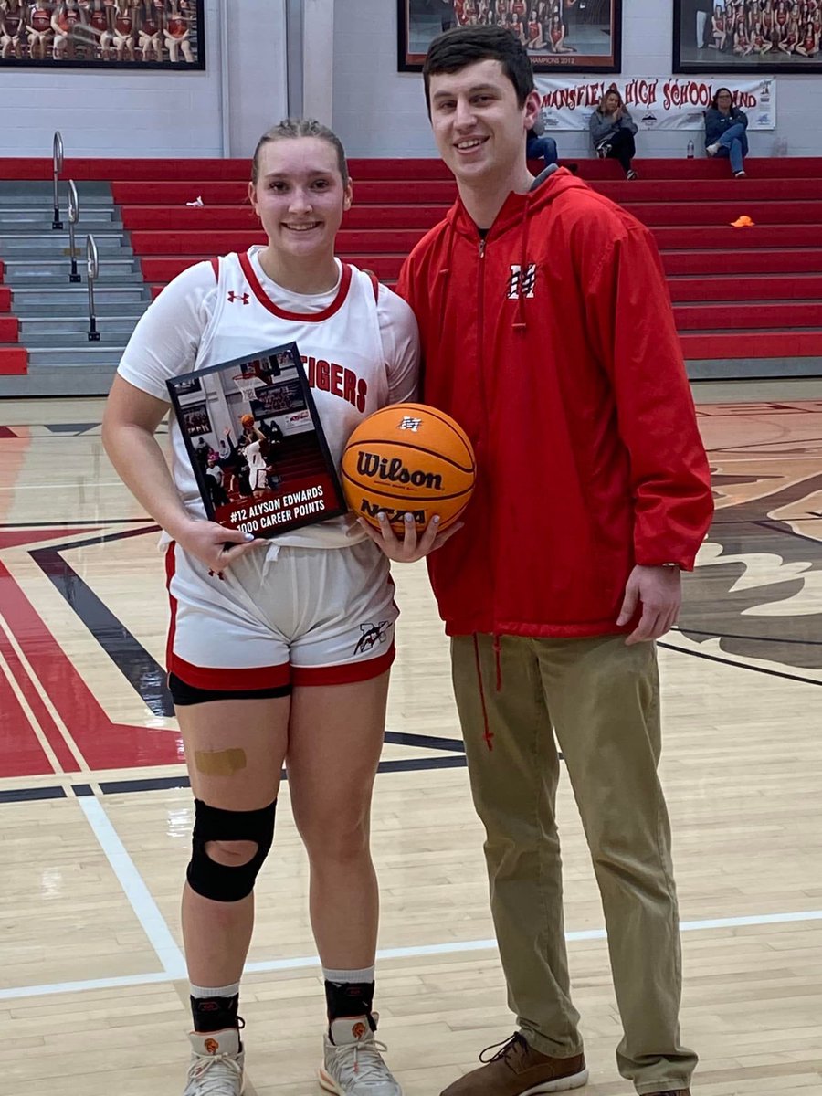 residentnewsnet's tweet photo. Mansfield SR, @AlysonEdwards27 , crossed 1,000 career points in the second quarter of the Lady Tigers 70-37 Round1 victory over the Lincoln Lady Wolves at the Bill Frye Invitational. https://t.co/WRwXysYuuT