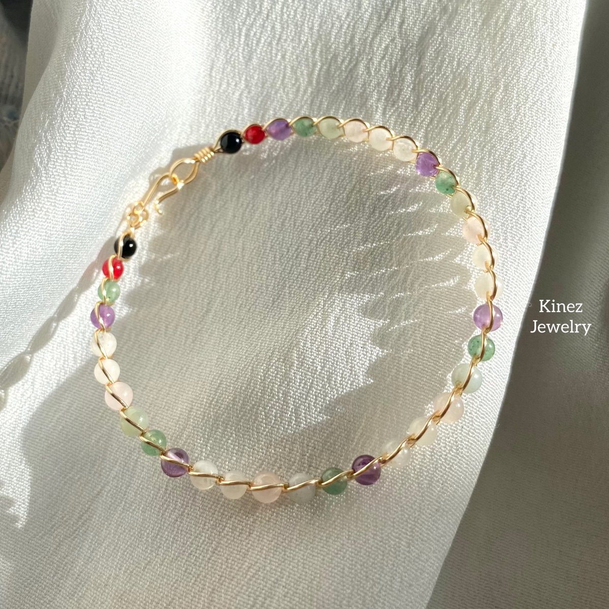 kinezJewelry's tweet photo. กำไลลวดดัดหินมงคล 289฿ แถมกล่องน่ารักๆด้วยค่า
🚚ส่งฟรี ecopost 
💌สั่งซื้อ, สอบถาม —> dm, line (link in bio)
🍒ดูหินที่📌 เลือกหินเองได้ค่า
🍒ทำตามไซส์ข้อมื��� (cm)
🍒ตะขอเปลี่ยนเป็นแบบกระดุมแล้วนะคะ https://t.co/LqzflmyWYf