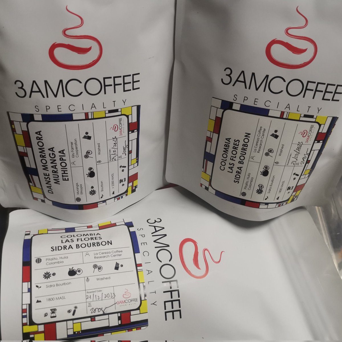 Colombia, Pitalito, Huila, Las Flores farm, Sidra Bourbon washed
So complex coffee